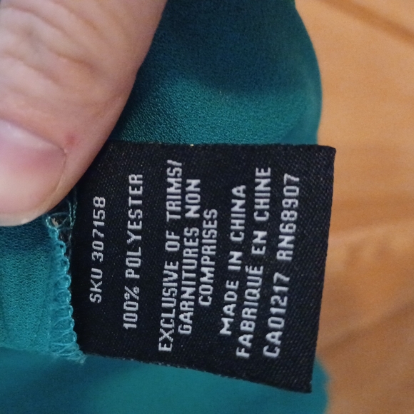 Le Chateau ruffled hem tank top - Picture 3 of 3